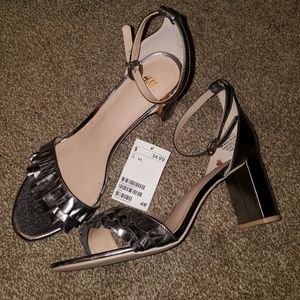 💕SOLD💕 H&M Metallic Ruffle Block Heels